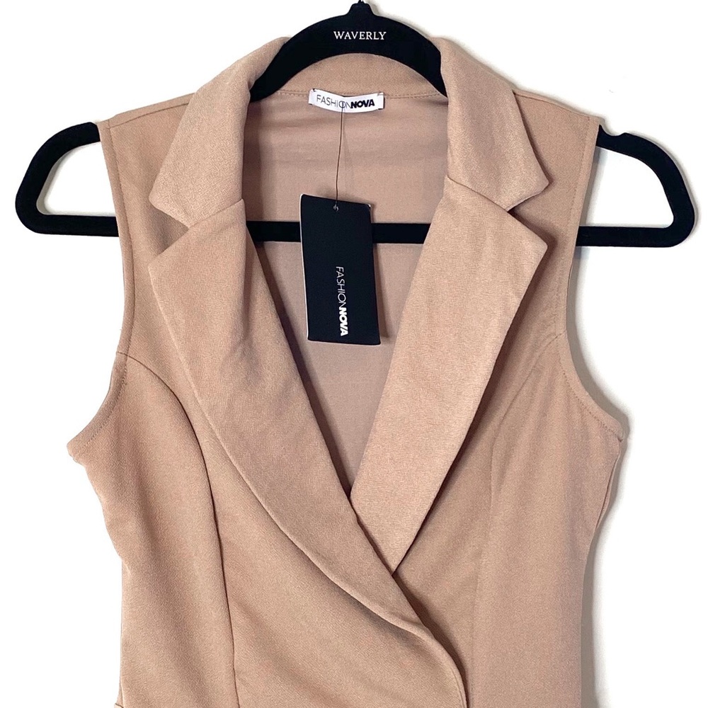 ⭐️NWT⭐️ FASHION NOVA Collared Bodysuit Blouse -Tan - Picture 2 of 6